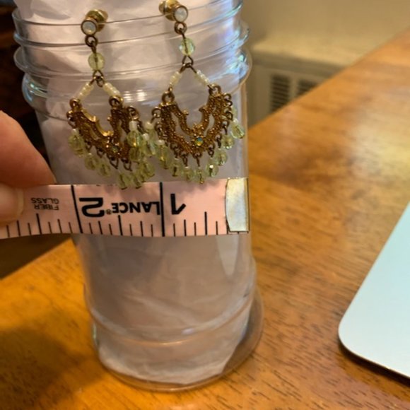 Gold tone Chandelier earrings green beading - Picture 3 of 6